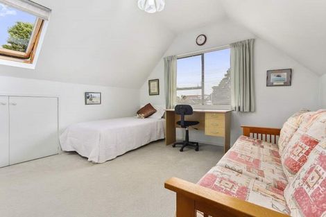 Photo of property in 4 Sunward Rise, Glenfield, Auckland, 0629