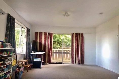 Photo of property in 1/96 Chivalry Road, Glenfield, Auckland, 0629