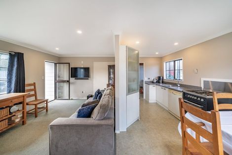 Photo of property in 6 Edelweiss Grove, Timberlea, Upper Hutt, 5018