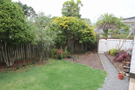 Photo of property in 17 St Catherine Crescent, West Harbour, Auckland, 0618