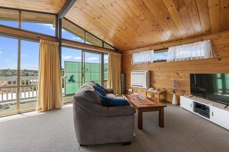 Photo of property in 2/442 Beach Road, Murrays Bay, Auckland, 0630