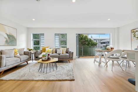 Photo of property in 2/17 Auburn Street, Grafton, Auckland, 1023