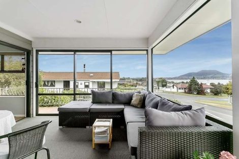 Photo of property in 4 Shera Street, Acacia Bay, Taupo, 3330