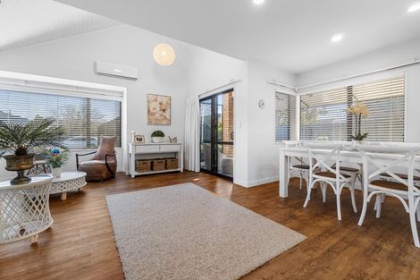 Photo of property in 32 Madill Road, St Andrews, Hamilton, 3200