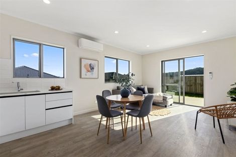 Photo of property in 18 Gilbransen Road, Kumeu, 0810