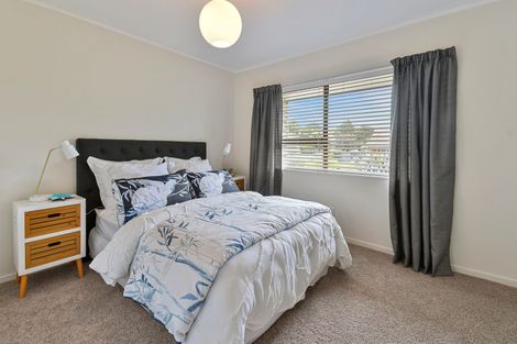 Photo of property in 10 Dalkeith Place, Opaheke, Papakura, 2113