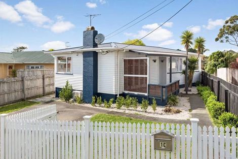 Photo of property in 1c Kuaka Place, New Lynn, Auckland, 0600