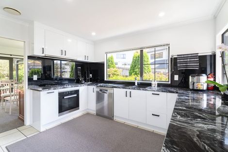 Photo of property in 53 Amesbury Drive, Churton Park, Wellington, 6037