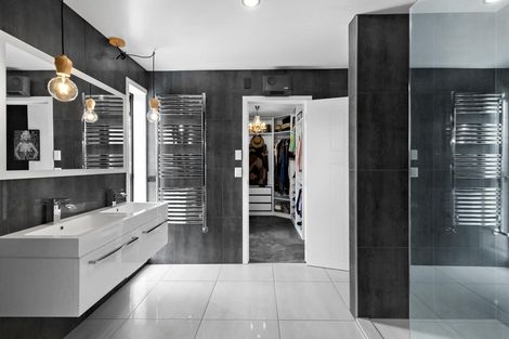 Photo of property in 289 Riverbank Road, Wanaka, 9382