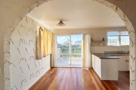 Photo of property in 15 Albert Road, Kelston, Auckland, 0602