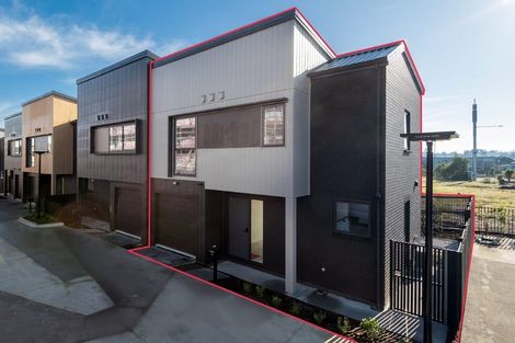 Photo of property in 16 Rauawa Lane, Hobsonville, 0616