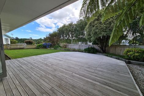 Photo of property in 2 Te Ngaere Place, Merrilands, New Plymouth, 4312