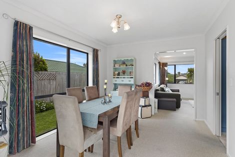 Photo of property in 16 Dorchester Place, Nawton, Hamilton, 3200