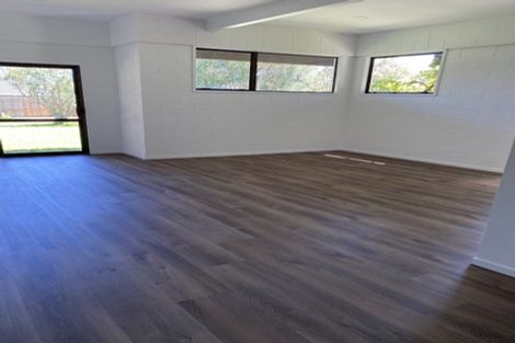 Photo of property in 4200 Great North Road, Glendene, Auckland, 0602