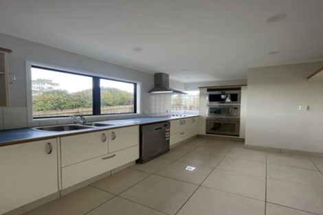 Photo of property in 3/485 Don Buck Road, Massey, Auckland, 0614