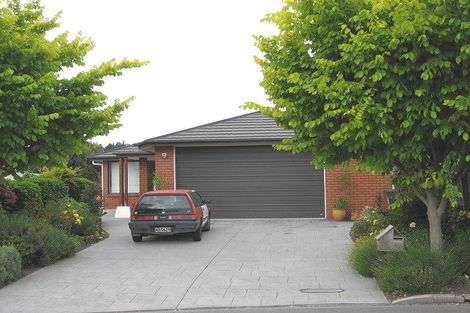 Photo of property in 10 Courtfield Close, Parklands, Christchurch, 8083
