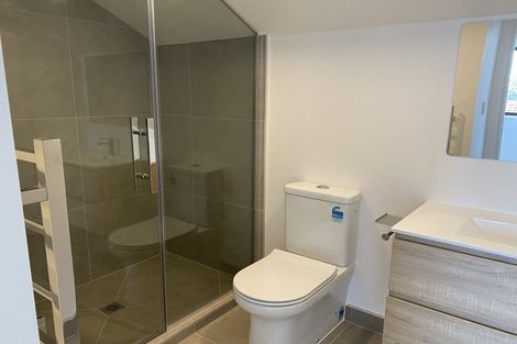 Photo of property in 3/8 Chivalry Road, Glenfield, Auckland, 0629