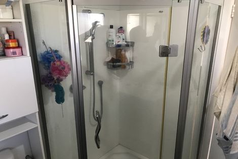 Photo of property in 28 Coles Crescent, Papakura, 2110