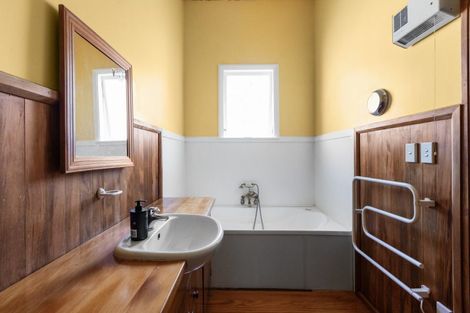 Photo of property in 24 Latham Street, Napier South, Napier, 4110