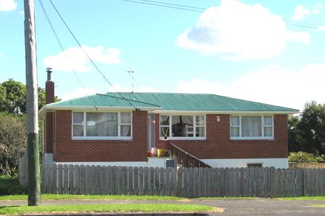 Photo of property in 103 Beach Road, Te Atatu Peninsula, Auckland, 0610