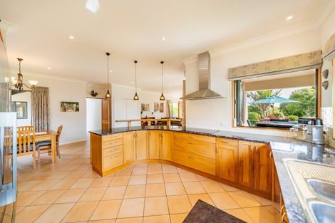 Photo of property in 32 Paekakariki Hill Road, Pauatahanui, Porirua, 5381