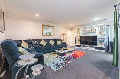 Photo of property in 36 Broadfield Street, Massey, Auckland, 0614