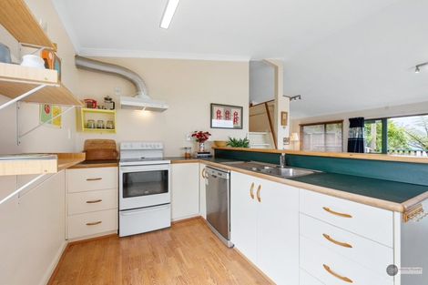 Photo of property in 5 Honeysuckle Grove, Maungaraki, Lower Hutt, 5010