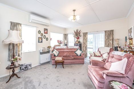 Photo of property in 27 Miro Street, Castlecliff, Whanganui, 4501