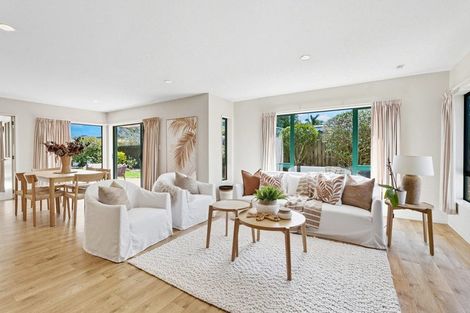 Photo of property in 52 Kath Hopper Drive, Orewa, 0931