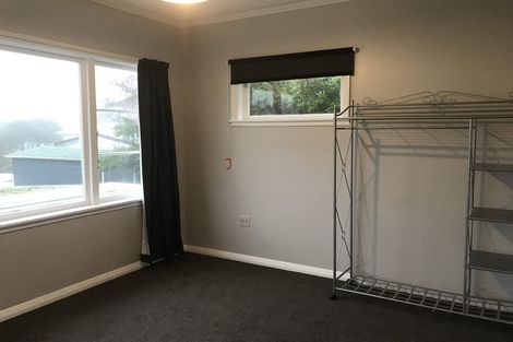 Photo of property in 15 Horokiwi Road West, Newlands, Wellington, 6037