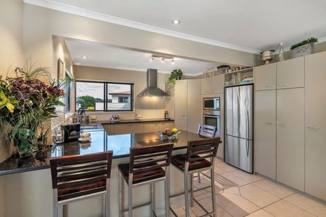 Photo of property in 124 Kilkenny Drive, East Tamaki Heights, Auckland, 2016