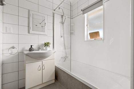 Photo of property in 1/66 Clevedon Road, Papakura, 2110