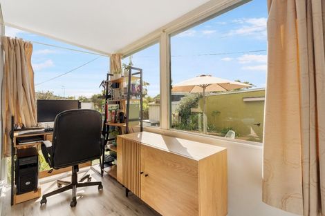 Photo of property in 2/2a Eskdale Road, Birkdale, Auckland, 0626