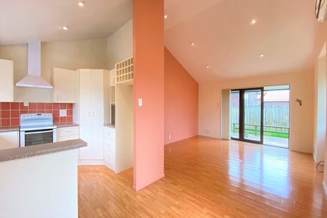 Photo of property in 4/390 West Coast Road, Glen Eden, Auckland, 0602