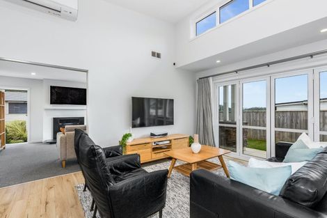 Photo of property in 28 Banks Boulevard, Whitby, Porirua, 5024