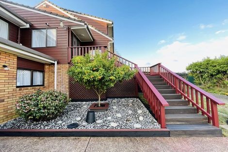 Photo of property in 92 Manhattan Heights, Glendene, Auckland, 0602