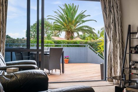 Photo of property in 72 Marina View Drive, West Harbour, Auckland, 0618