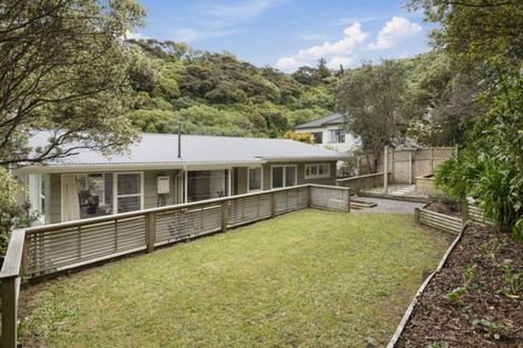 Photo of property in 70 Dowse Drive, Maungaraki, Lower Hutt, 5010