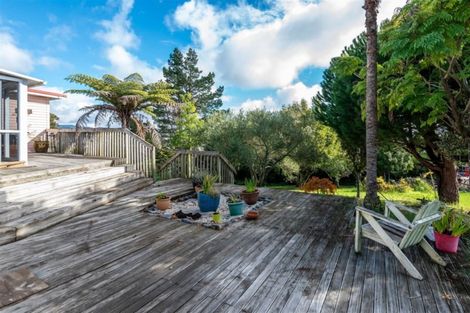 Photo of property in 35 Sunnyside Road, Sunnyvale, Auckland, 0612