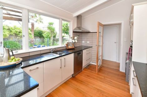 Photo of property in 1/19 Bowman Road, Forrest Hill, Auckland, 0620