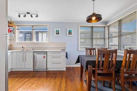 Photo of property in 253 Don Buck Road, Massey, Auckland, 0614