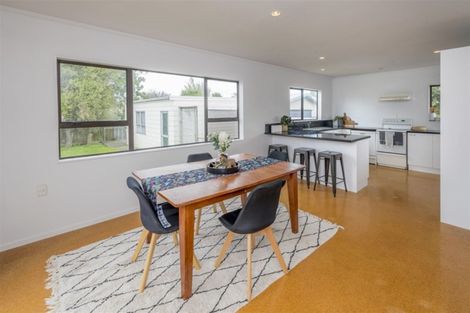 Photo of property in 6 Highbury Drive, Levin, 5510