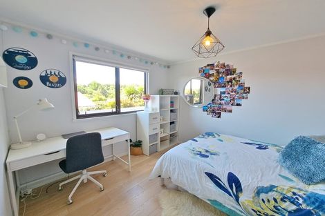 Photo of property in 1 Titchener Street, New Lynn, Auckland, 0600