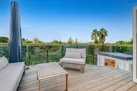 Photo of property in 10 Pohutukawa Avenue, Red Beach, 0932