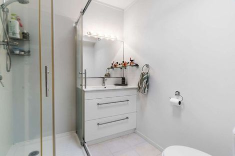 Photo of property in 2/13a Eskdale Road, Birkdale, Auckland, 0626