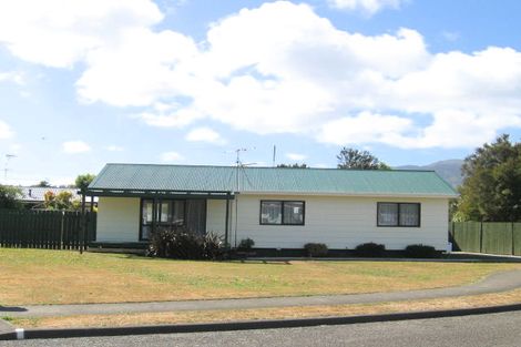 Photo of property in 11 Laredo Grove, Totara Park, Upper Hutt, 5018