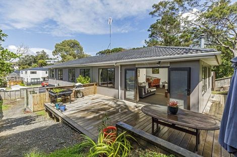 Photo of property in 17 Jenanne Place, Totara Vale, Auckland, 0629