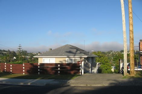 Photo of property in 2/20 Merton Avenue, Glenfield, Auckland, 0627