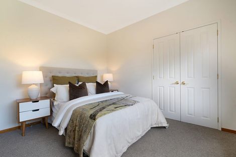 Photo of property in 3 Napuka Road, Henderson Valley, Auckland, 0612