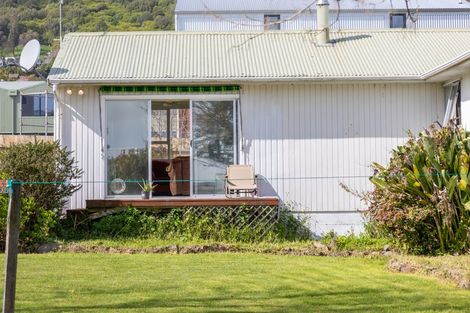 Photo of property in 18 Utauta Street, Waikanae, 5036